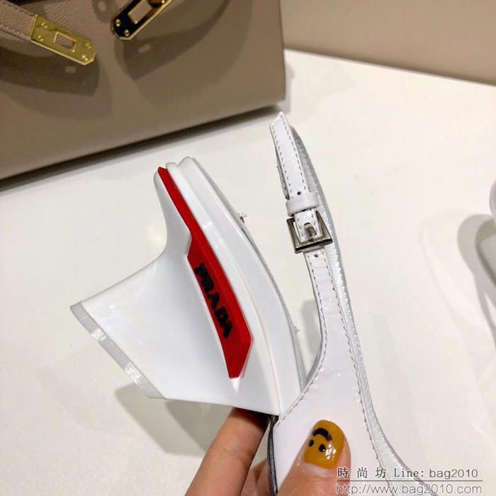 PRADA普拉達 2019早春新款 尖頭女涼鞋 牛皮面 綿羊皮內裏墊腳 中跟單鞋  ljl1472